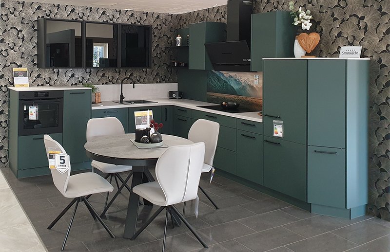 Ausstellung vor und nach dem Umbau