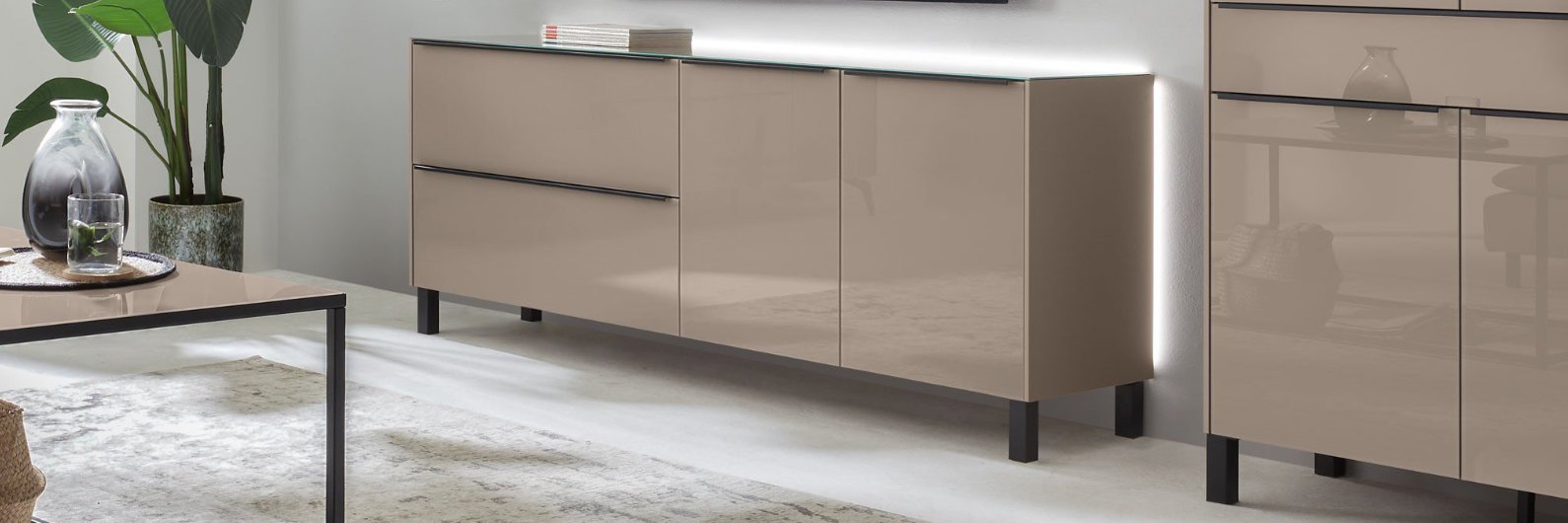 Lowboard mit Glasfront in Taupe