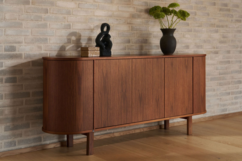 Hochwertiges Sideboard aus Nussbaum mit Rundungen