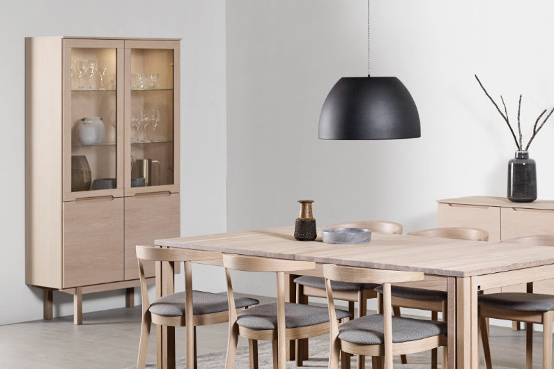 Helle Esszimmermöbel aus Eichenholz im skandinavischen Design
