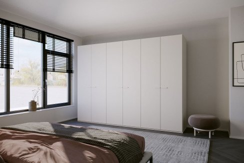 Skat von Rauch Orange - Schrank weiß mit 2 Glastüren und viel Zubehör