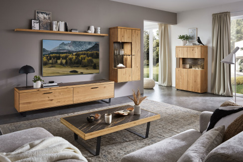 WM 2520 von Wöstmann - Wohnwand aus Wildeiche mit Keramikabsetzung