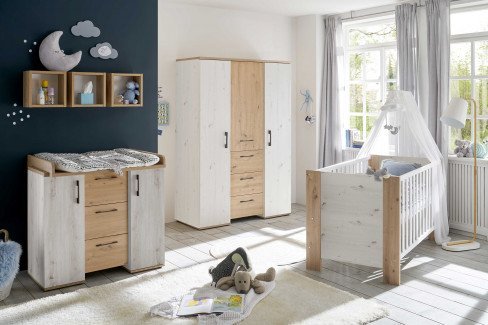 Micha von Mäusbacher - Babyzimmer: Schrank, Bett, Wickelkommode