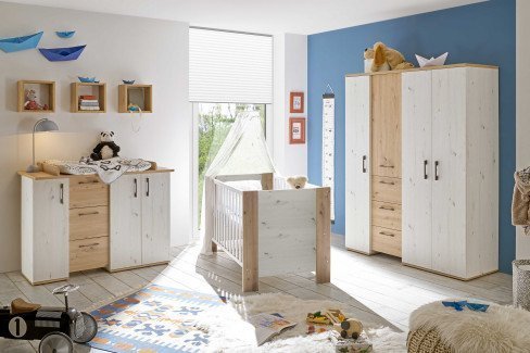 Micha von Mäusbacher - Babyzimmer: Schrank, Bett, Wickelkommode
