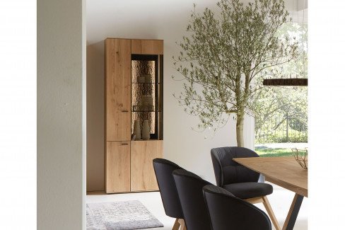 Runa von Hartmann - Sideboard mit Glasausschnitt