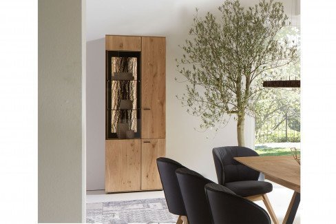 Runa von Hartmann - Sideboard mit Glasausschnitt