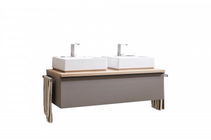 V/lacera von Voglauer - Badezimmer in Cubanitgrau/ Wildeiche geölt