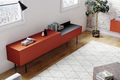 Ducale von MADíA CRAFT - Wohnwand inkarot/ Metall