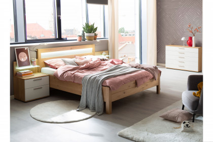 Multiline von SCHÖNER WOHNEN - Schlafzimmer Balkeneiche Furnier/ Lack weiß mit Quadrateinsätzen