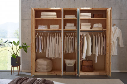 Lugano-sleeping von Schösswender - Schrank Zirbe - Weißglas matt