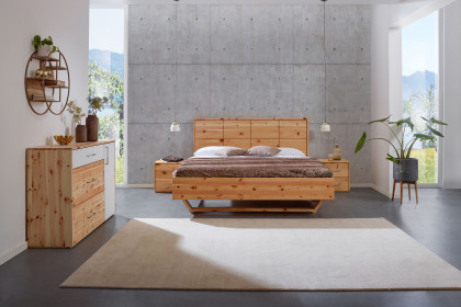 Lugano-sleeping von Schösswender - Schlafzimmer Zirbe - Mattglas weiß