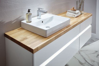b·essence von puris - Badezimmer in Edelweiß matt