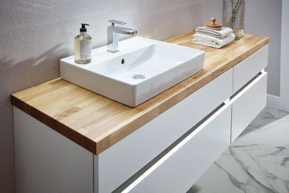b·essence von puris - Badezimmer in Edelweiß matt
