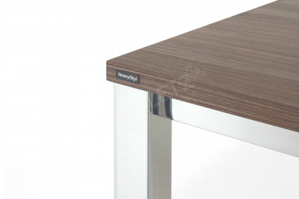 E10 von Nowy Styl - Schreibtisch in Lincoln Walnut & Chrom