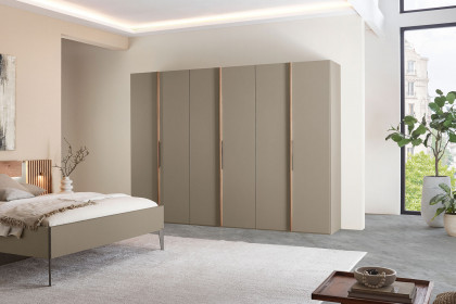Plan von Thielemeyer - Kleiderschrank 6-türig fango mit Holz-Griffleisten