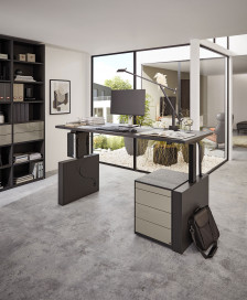 Kara-Frame von Musterring - höhenverstellbarer Schreibtisch in Eiche graphit