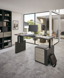 Kara-Frame von Musterring - höhenverstellbarer Schreibtisch in Eiche graphit