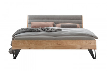 BE-0823 von GK Möbelvertrieb - Massivholzbett mit hellgrauem Polsterkopfteil