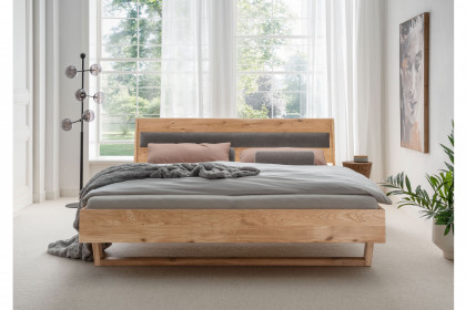 BE-0825 von GK Möbelvertrieb - Kufenbett mit Polstereinsatz-Kopfteil