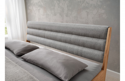 BE-0824 von GK Möbelvertrieb - Holzbett mit Polsterkopfteil Eiche geölt