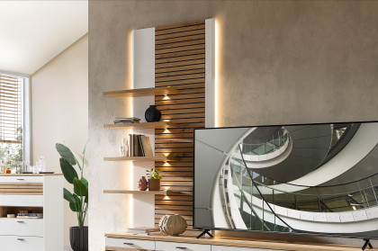 Fresno von Wohnconcept - Wandpaneel in Weiß mit Eichenabsetzung