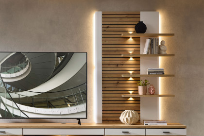 Fresno von Wohnconcept - Wandpaneel in Weiß mit Eichenabsetzung