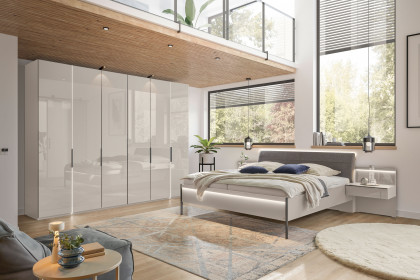 San Antonio von Musterring - Schlafzimmer champagner mit Glasfronten