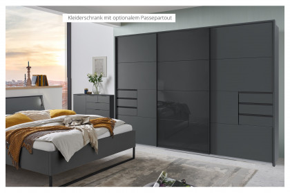 Tilburg von Wimex - 3-türiger Schwebetürenschrank mit Schubkästen grafit/ schwarz