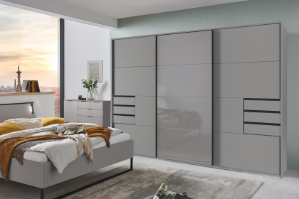 Tilburg von Wimex - saharagraues Schlafzimmer mit großem Kleiderschrank