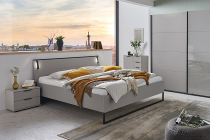 Tilburg von Wimex - saharagraues Schlafzimmer mit großem Kleiderschrank