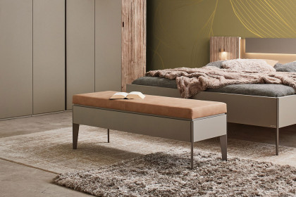 Plan von Thielemeyer - Schlafraum-Möbel fango mit Spaltholz-Akzenten