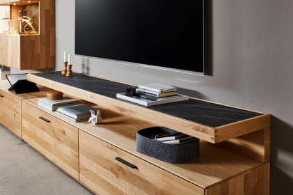 WM 2520 von Wöstmann - Wohnwand aus massiver Wildeiche