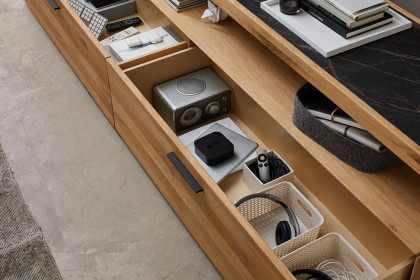 WM 2520 von Wöstmann - Wohnwand aus massiver Wildeiche