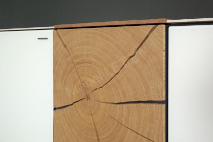 Caya von Hartmann - Sideboard Kerneiche/ Hirnholz/ Mattglas weiß