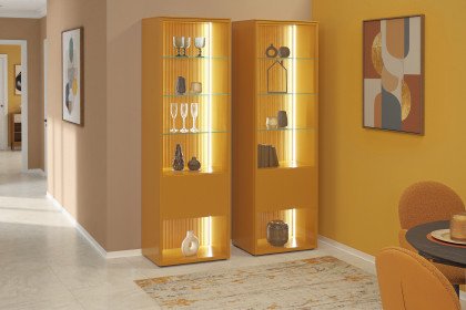 Amaya von SCHÖNER WOHNEN - Vitrinenset in Curry mit Rillenstruktur