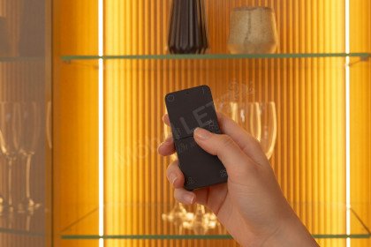 Amaya von SCHÖNER WOHNEN - Vitrinenset in Curry mit Rillenstruktur