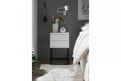 Marle von POL Power - Nachtkonsole weiß mit schwarzem Gestell Boxspringhöhe