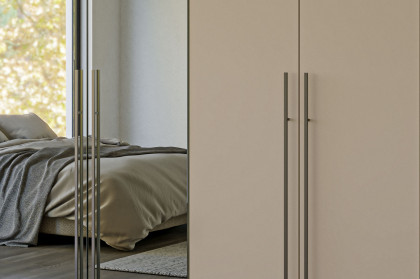 Longline von JUTZLER - 6-türiger Schrank kaschmir mit Spiegel & Edelstahlgriffen