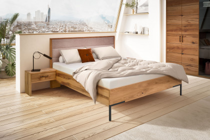 Como von Schösswender - Schlafzimmer mit Doppelbett Kupfereiche