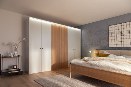 Arola von Schöner Wohnen - Schlafzimmer mit viel Zubehör & Beleuchtung