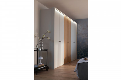 Arola von Schöner Wohnen - Schlafzimmer mit viel Zubehör & Beleuchtung