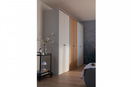 Arola von Schöner Wohnen - Schlafzimmer mit viel Zubehör & Beleuchtung