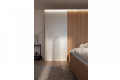 Arola von Schöner Wohnen - Schlafzimmer mit viel Zubehör & Beleuchtung