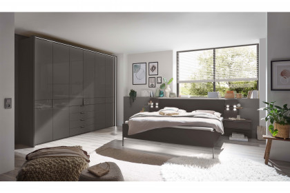 Parma von Wiemann - Schlafzimmermöbel havanna mit Glas-Fronten