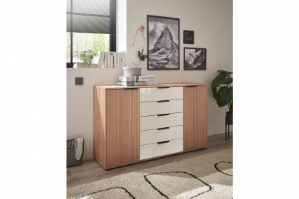 Valetta von Wiemann - Kommode Türfronten Massivholz mit Rillenstruktur