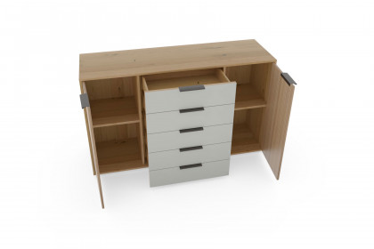 Valetta von Wiemann - Kommode Türfronten Massivholz mit Rillenstruktur