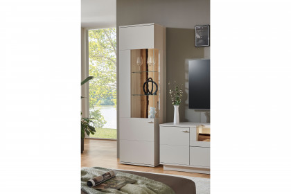 Josh von IDEAL Möbel - Vitrine in Kaschmir mit Baumrinde