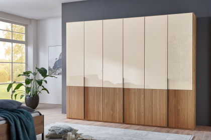 Valetta von Wiemann - Schlafzimmer Eiche teilmassiv - Glas champagner