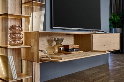 Vala von Hartmann - Wohnwand V36 aus massiver Kerneiche