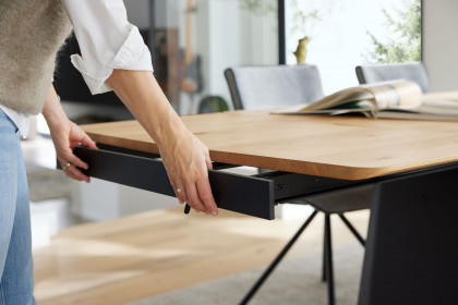 Hannis von Musterring - Esstisch mit Tischplatte aus Wildeiche